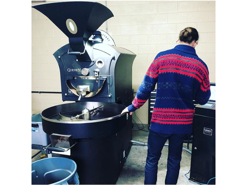 A MAN ROASTING COFFEE WITH A MACHINE AT BONLIFE COFFEE.